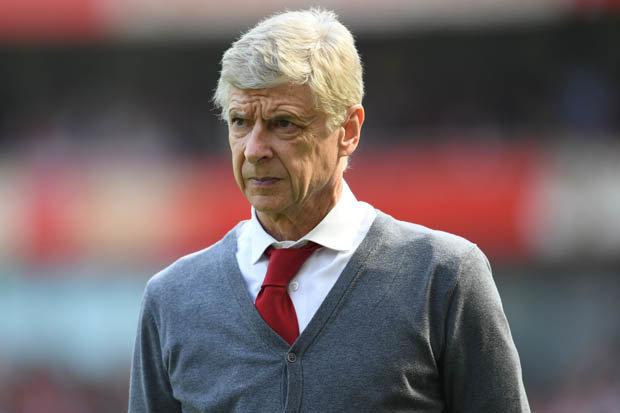 Arsène Wenger durante treino no Arsenal (AFP)
