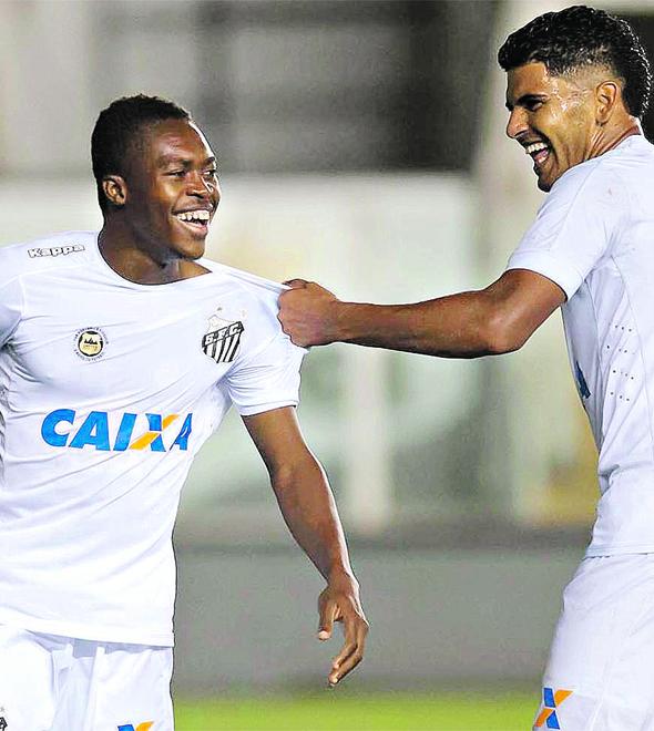 O meia-atacante de Burquina Faso Yaya Banhoro em ação pelo time B do Santos: atleta também teve passagens pelo futebol paranaense, onde atuou por Londrina e Iraty (Ivan Storti/Santos FC)