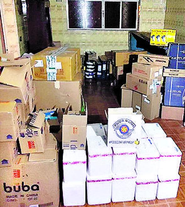 Material apreendido pela PM: depósito de cargas roubadas (Divulgação)