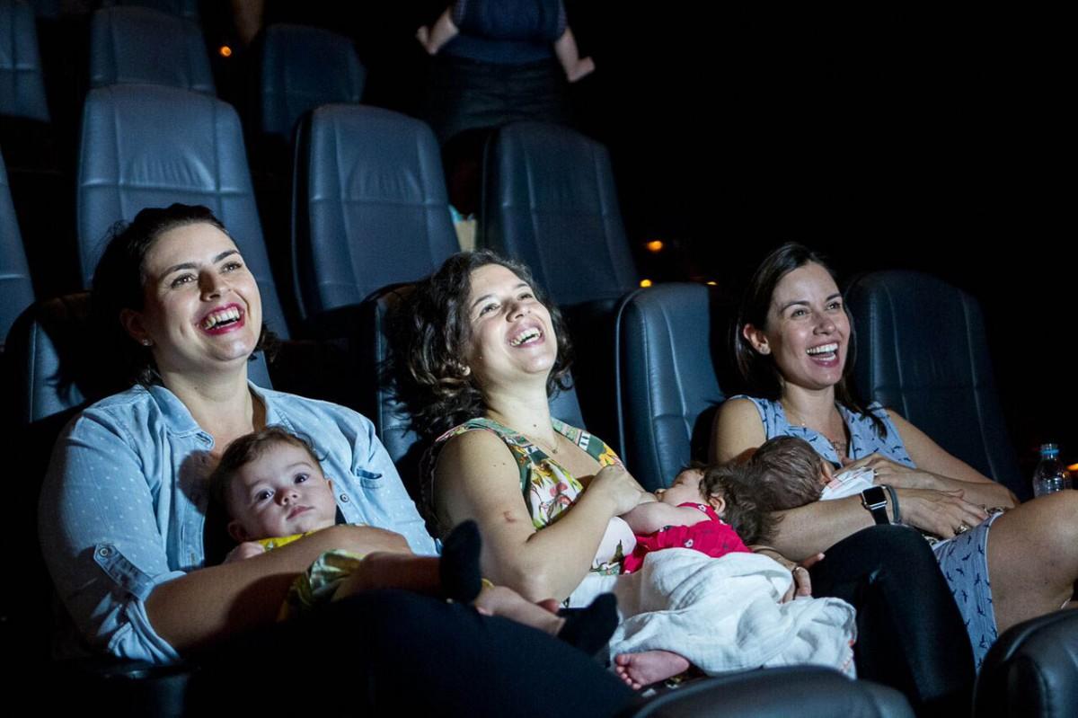 A sessão de cinema especial para mães com bebês de até 18 meses ocorre mensalmente no Cinépolis. (Divulgação)