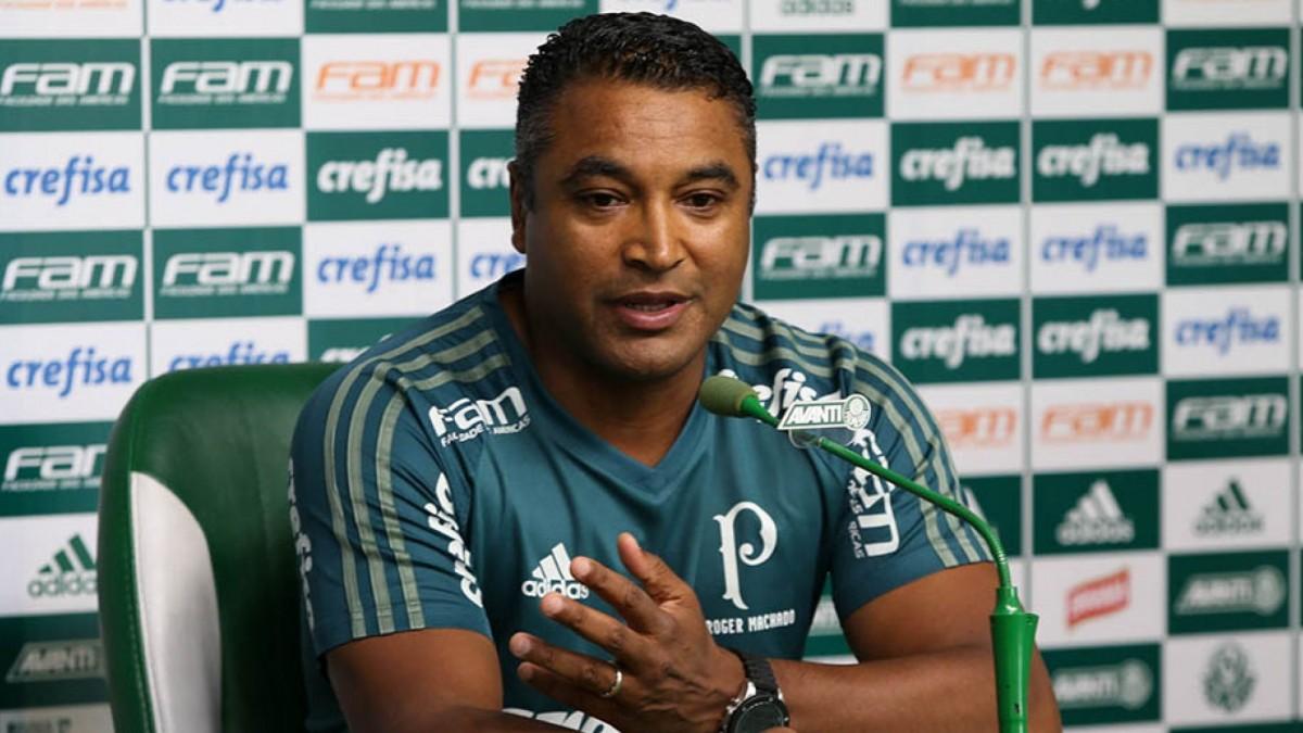 Roger, técnico do Palmeiras, durante coletiva (Divulgação)