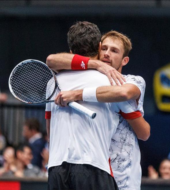 Melo e Kubot arrasam rivais em 40 minutos e avançam à semifinal em Munique (AFP)