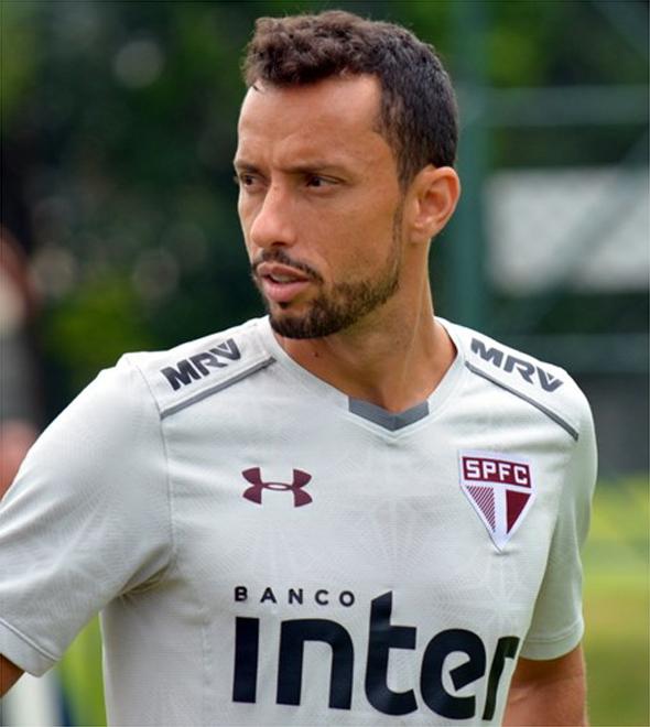 O meia Nenê, do São Paulo, que treinou separado do restante do elenco na última quarta-feira, trabalhou normalmente nesta quinta no gramado do CT da Barra Funda (Divulgação)