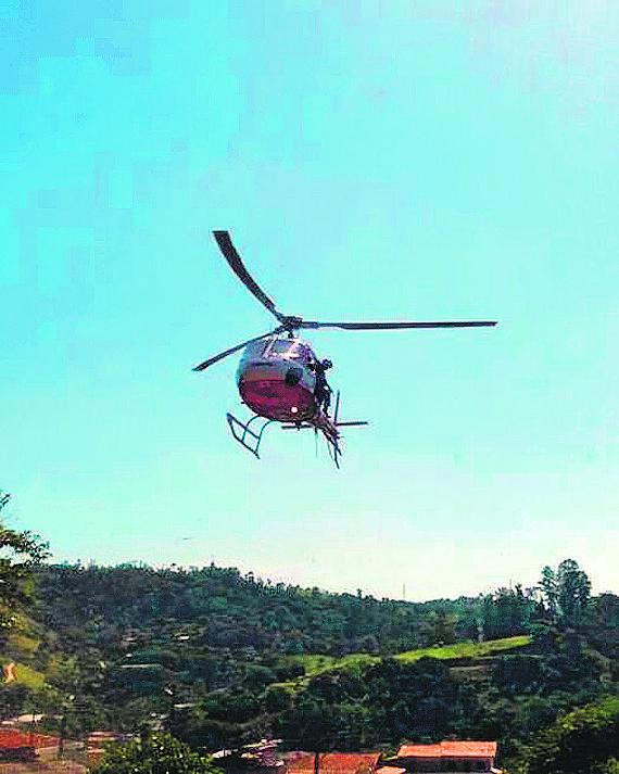 A Polícia Militar se valeu de um helicóptero durante os esforços para a detenção dos três homens (Divulgação)