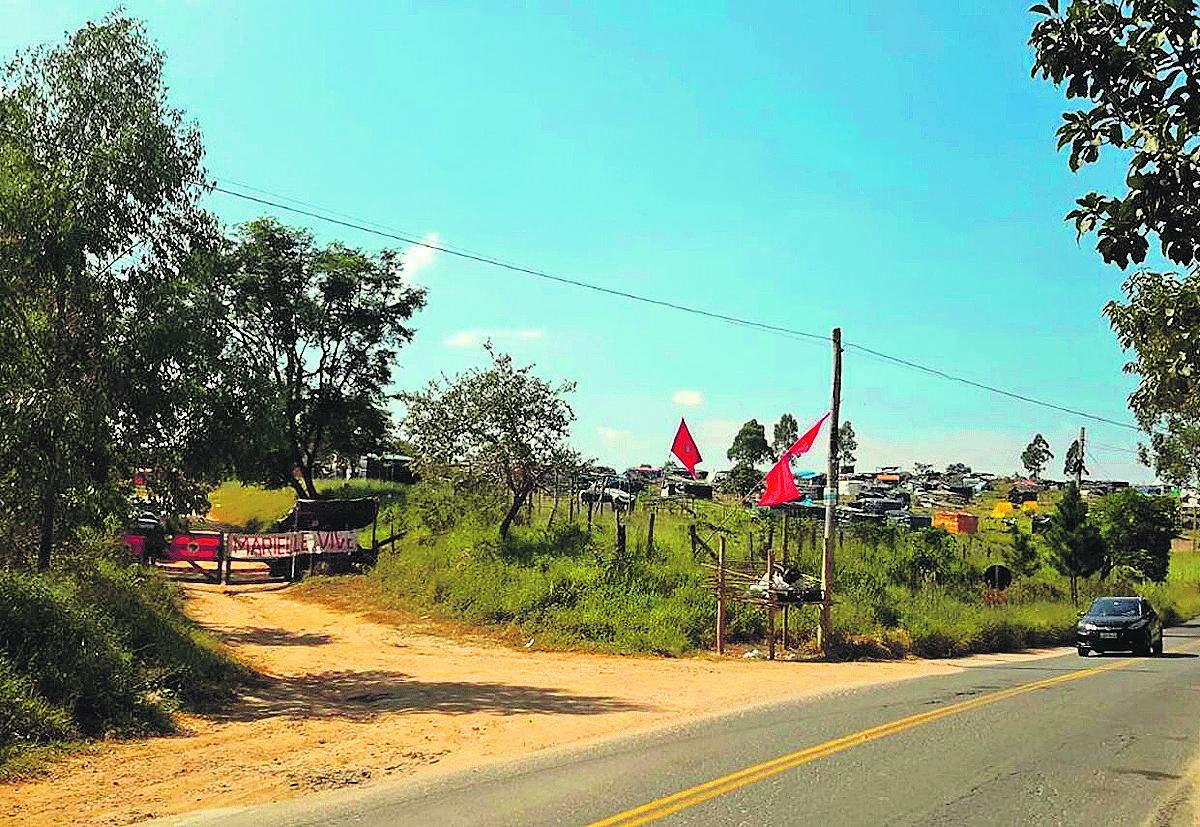 Entrada da Fazenda Eldorado Empreendimentos Imobiliários, localizada na Estrada dos Jequitibás, em Valinhos: porteira nas mãos do MST (Alenita Ramirez/AAN)