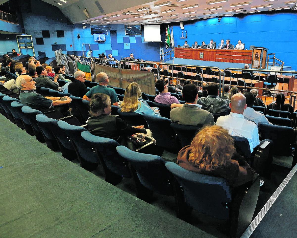Plenário da Câmara Municipal de Campinas: equipamento será composto por uma série de monitores conectados, formando uma grande tela (Cedoc/RAC)
