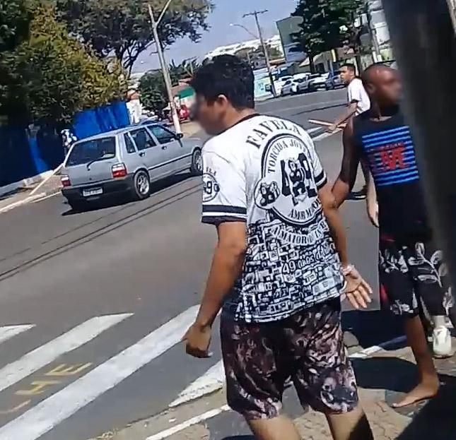 Confusão entre torcedores no bairro de São Bernardo (Reprodução)