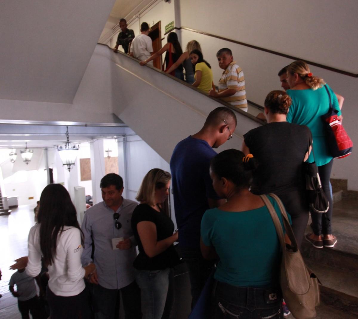 Fila de eleitores: ontem foi o último dia para deixar o documento em dia (Leandro Torres/AAN)