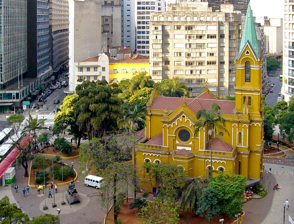 Largo do Paiçandu foi palco de atropelamento nesta quinta-feira (Reprodução)