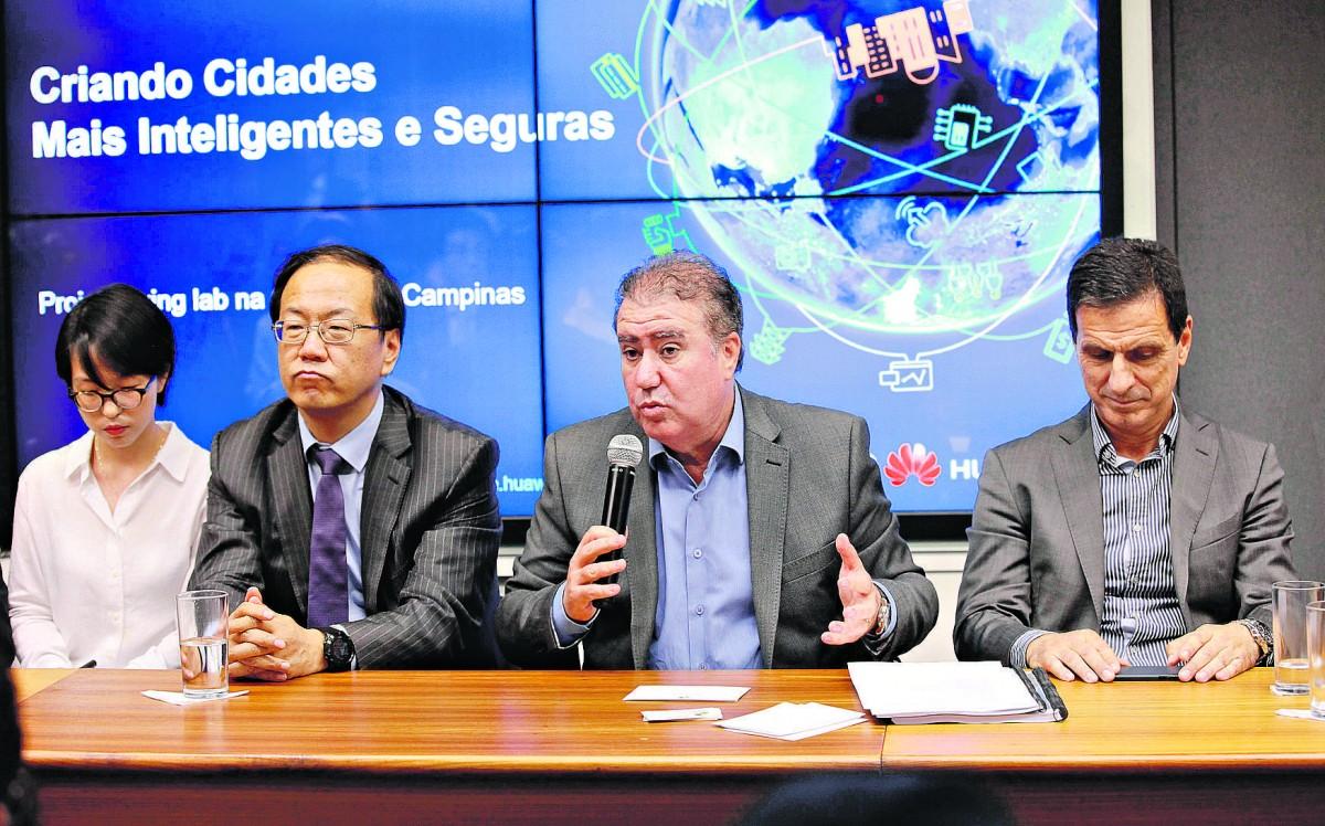 Jonas Donizette na apresentação do projeto: prefeito diz que parceria fará com que Campinas se torne um grande laboratório a céu aberto para o desenvolvimento dessas tecnologias (Leandro Torres/AAN)