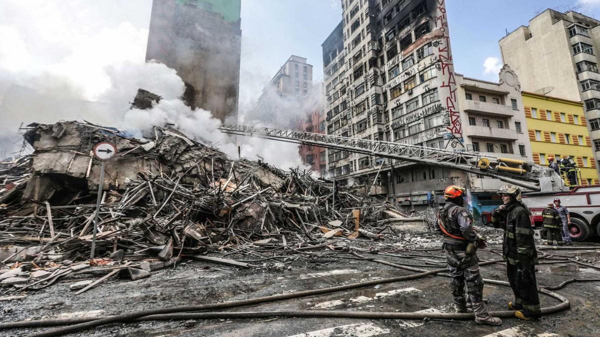 Ao finalizar as buscas, os bombeiros vão iniciar a vistoria dos prédios que estão interditados. (Paulo Pinto/Fotos Públicas)