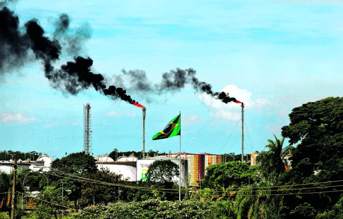 A Replan, em Paulínia: Cetesb passou a incentivar o uso de combustíveis mais limpos em caldeiras e fornos da refinaria com o objetivo de reduzir os níveis de ozônio na atmosfera (Cedoc/RAC)