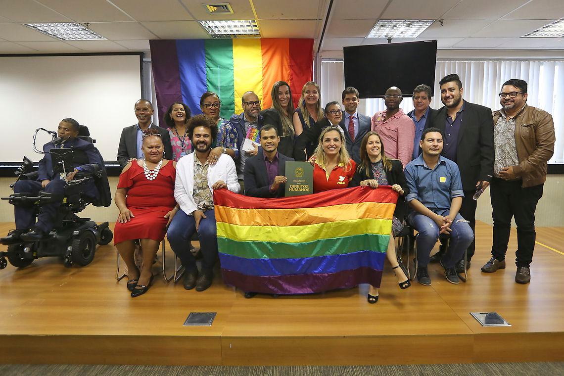 O secretário-executivo do Ministério dos Direitos Humanos, Engels Augusto Muniz, participa do lançamento do Pacto Nacional de Enfrentamento à LGBTfobia. (Valter Campanato/Agência Brasil)
