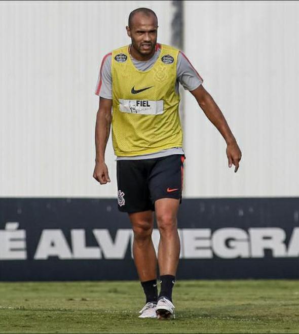 Roger torce por permanência de Carille, mas diz que chance pode ser única (Divulgação)