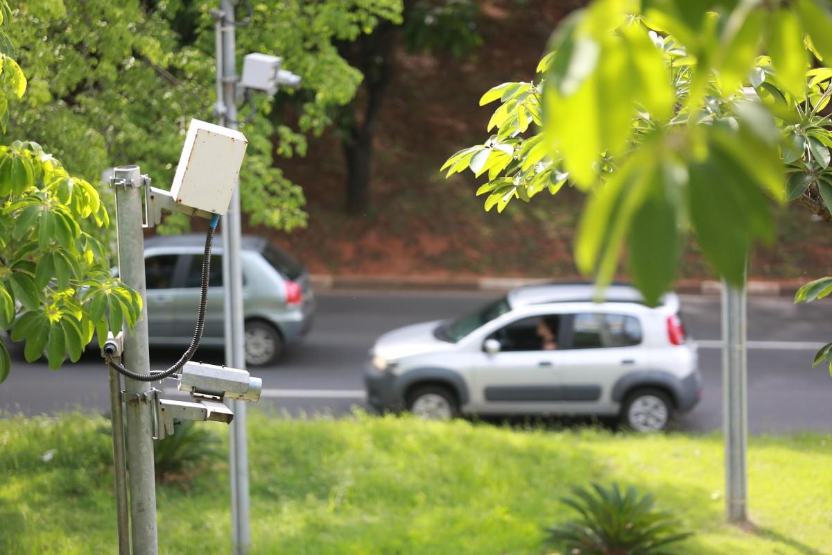 Radar em operação na Avenida Aquidabã no ano passado, quando, segundo a Emdec, esse tipo de dispositivo liderou o volume das autuaçõesr
 (Leandro Ferreira/AAN)