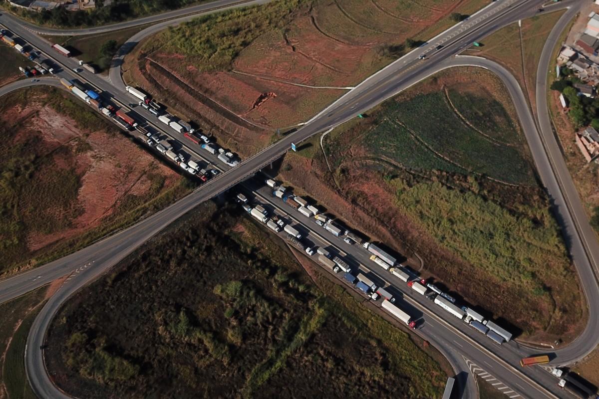 A entidade afirmou que os caminhoneiros já mostraram sua força e defendeu que a categoria siga mobilizada em defesa da retirada do PIS/Cofins sobre o óleo diesel (Fotos Públicas)