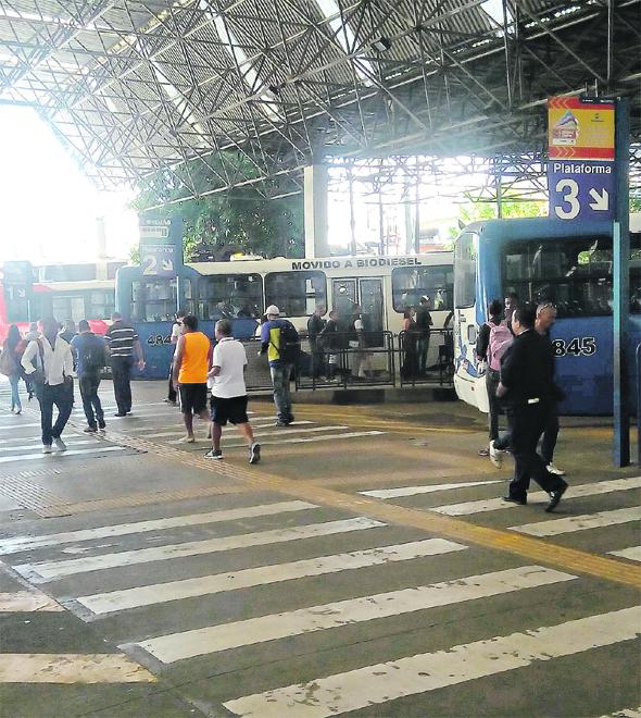 Movimentação durante o dia de ontem no Terminal Central de Campinas foi tranquila: pouco mais de 500 veículos seguem operando na cidade (Daniel de Camargo/AAN)