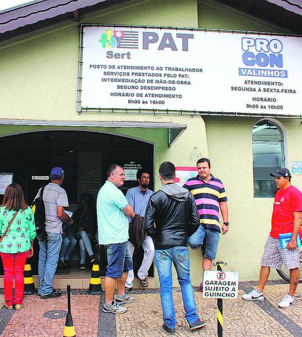Movimentação diante do Posto de Atendimento ao Trabalhador (PAT), na região central de Valinhos (Dominique Torquato/PMV)