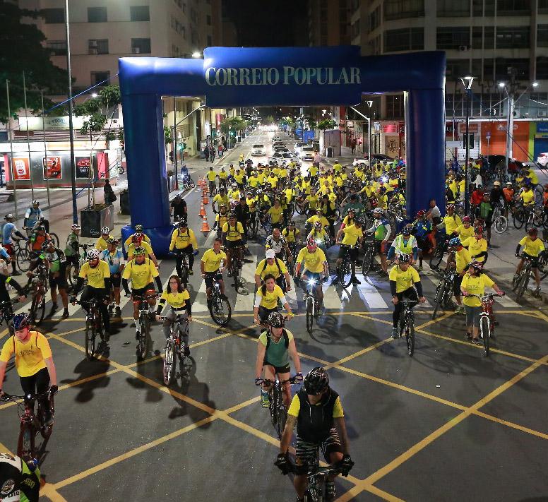 Os ciclistas percorreram 7km pelas ruas e avenidas da área central  (Leandro Ferreira/AAN)