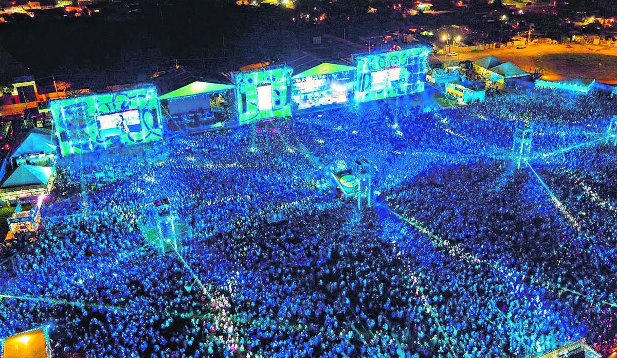 Festival estima receber cerca de 60 mil pessoas que poderão curtir 19 shows emr
três palcos temáticos; ainda há ingressos (Divulgação)