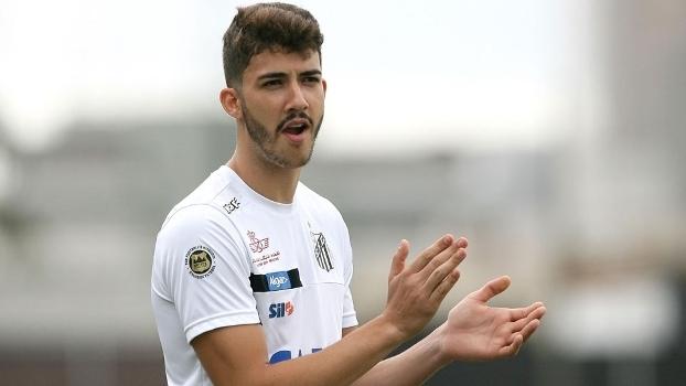 Menino da Vila busca se firmar entre os titulares de Jair Ventura (Divulgação)