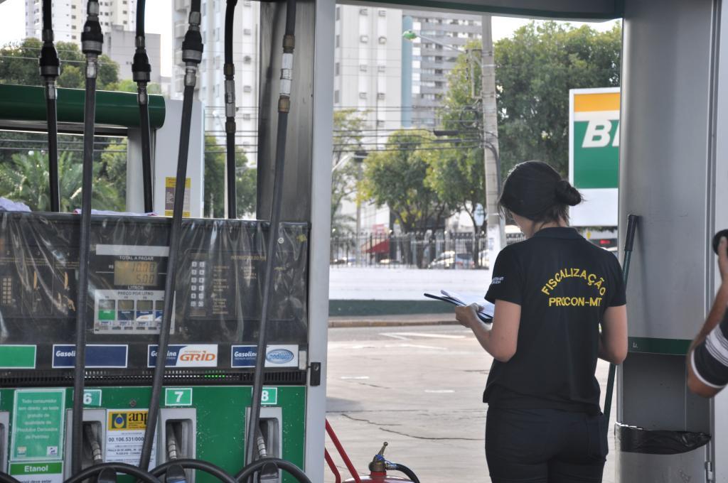 Governo orienta Procons a fiscalizar postos (Divulgação)