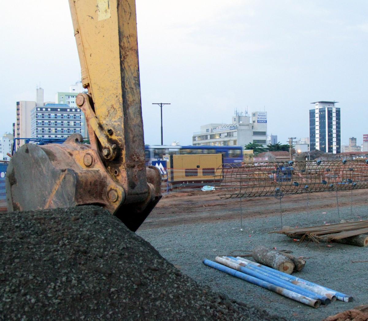 Obras de construção de viaduto do BRT Campo Grande perto da Rodoviária de Campinas: transporte urbano (Thomaz Marostegan)