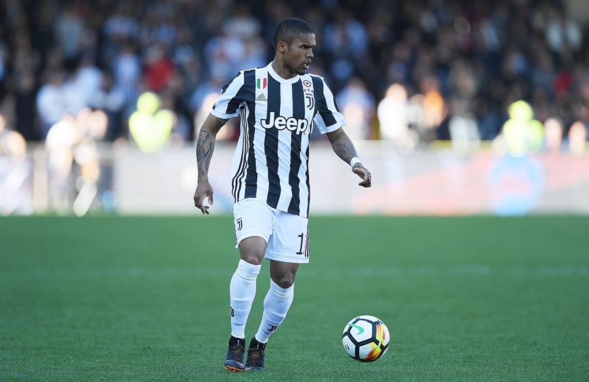 Juventus paga 40 mi de euros e assina em definitivo com Douglas Costa até 2022 (AFP)