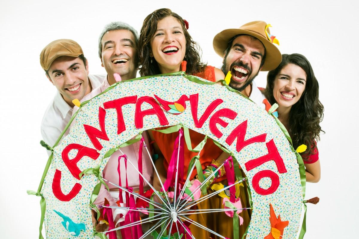 Grupo Cantavento comemora os 15 anos com lançamento do CD Brincantorias; shows são gratuitos e para todas as idades (Juliana Hilal/Divulgação)