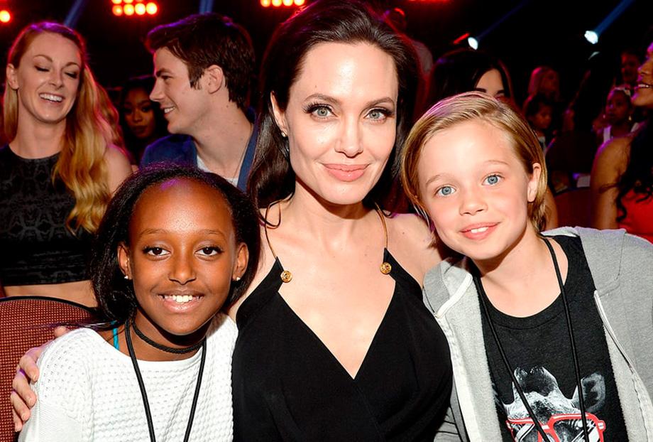 Angelina Jolie com os filhos  Angelina jolie children, Brad pitt