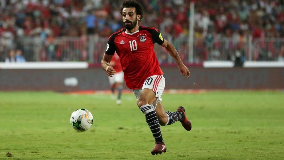 Mohamed Salah "está pronto (para jogar), mas achava que estaria preparado para entrar contra o Uruguai", indicou nesta segunda-feira o técnico do Egito (AFP)