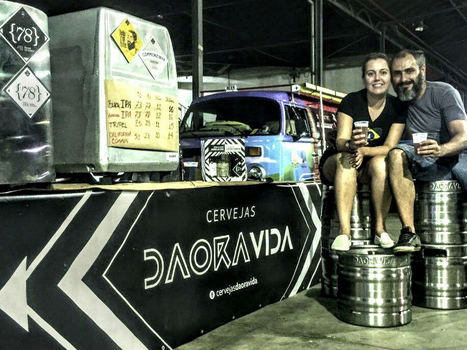 O casal Michele Gimenez e Wagner Falci, os criadores da Cervejaria Daoravida (Divulgação )