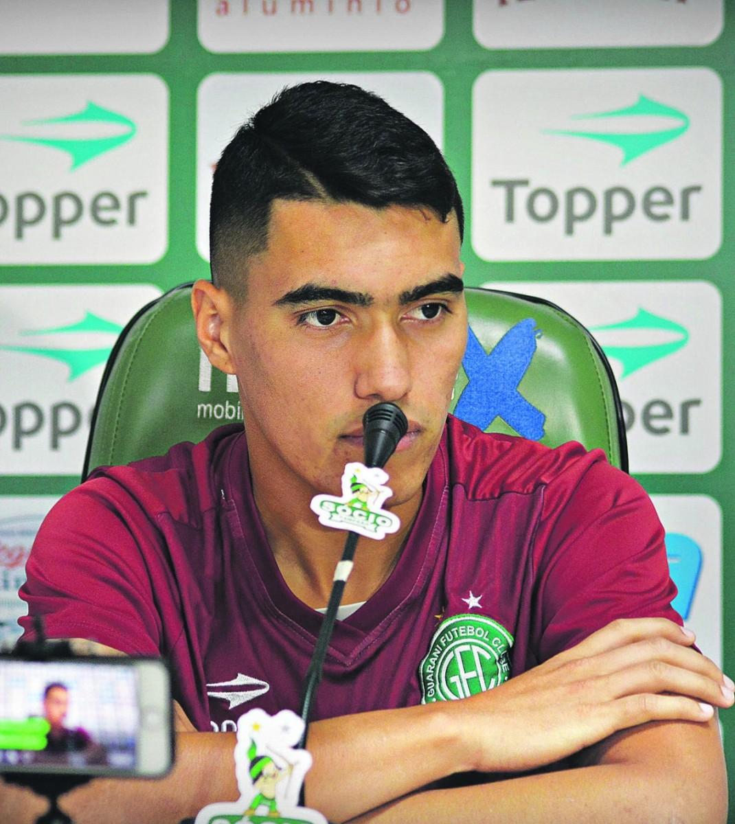 Denner já teve outras sequências na equipe, mas voltou à reserva: agora, volante parece ter conquistado definitivamente a confiança do técnico (Guarani Press)