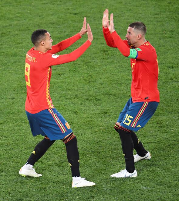 Espanha só empata com Marrocos, mas avança na ponta do grupo e pegará a Rússia (AFP)