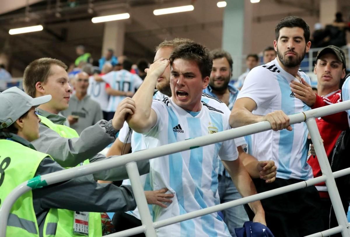 Fifa multa Argentina em 91 mil euros por comportamento de torcedores (Reprodução)