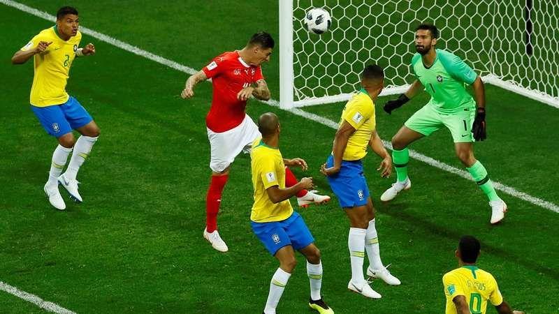 Fifa revela áudio do VAR no gol da Suíça contra o Brasil: 'Empurrão muito leve'r
 (AFP)