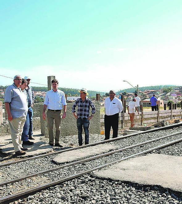 O Prefeito em exercício, Henrique Magalhães Teixeira (PSB), em vistoria às atividades na sexta-feira (29) no Jd. Florence (Fernanda Sunega/Prefeitura de Campinas/Divulgação)