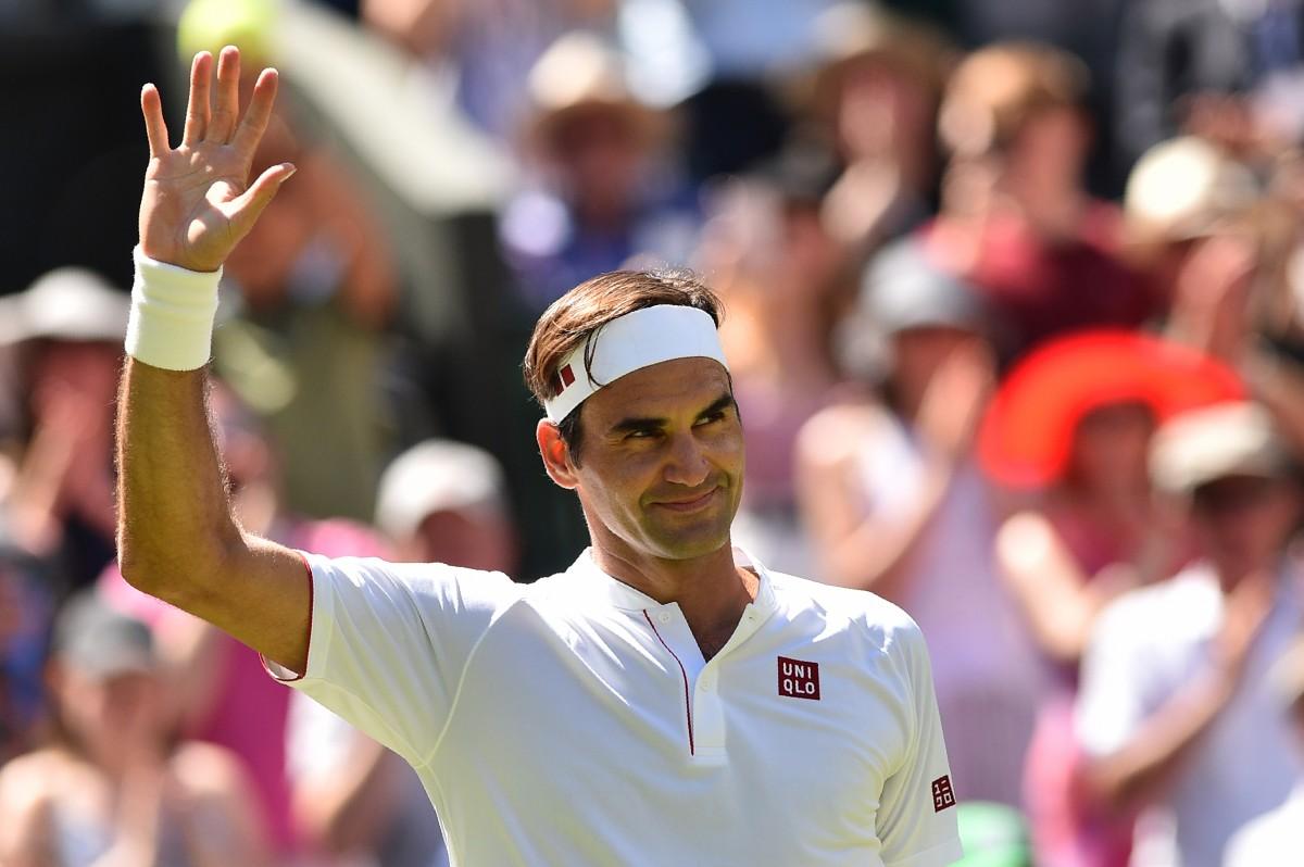 Exibindo um novo patrocinador, Federer arrasa sérvio na estreia de Wimbledonr
 (AFP)
