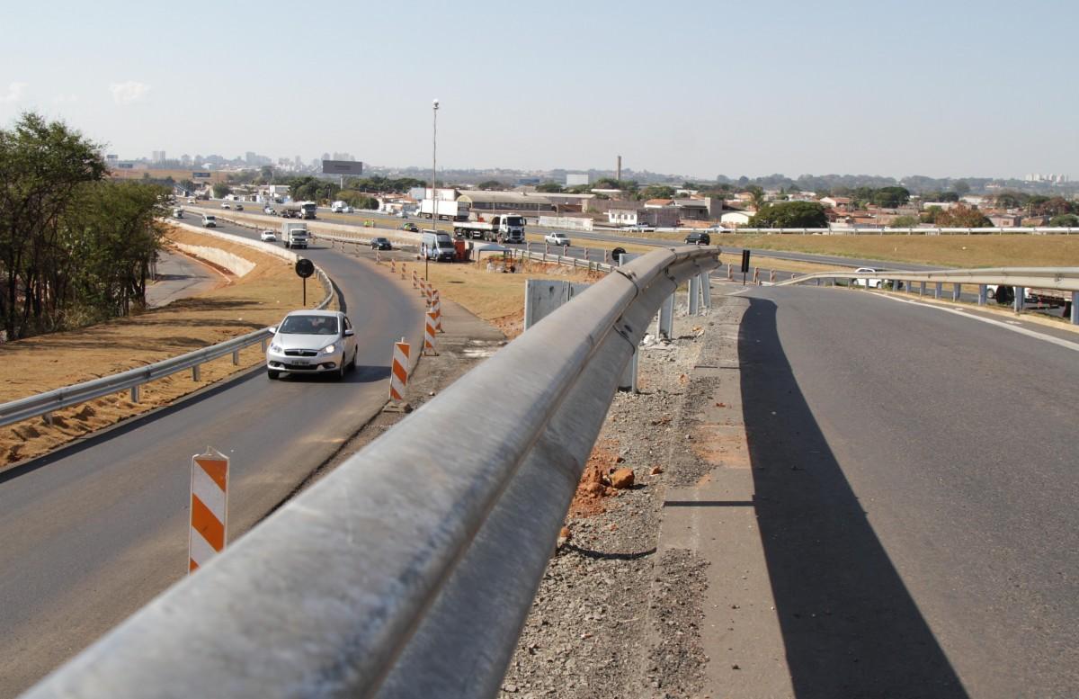 Nova alça da pista expressa para a marginal da Rodovia D. Pedro I, na altura da Ceasa, liberada ontem (Thomaz Marostegan/Especial para a AAN)