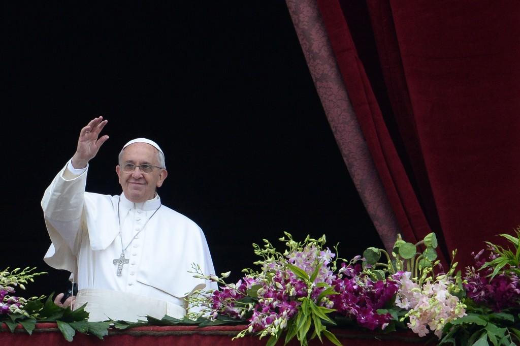 O Papa argentino apelou &agrave; comunidade internacional &quot;para n&atilde;o ficar passiva &agrave; imensa trag&eacute;dia humanit&aacute;ria na S&iacute;ria e no Iraque&quot;, e dos &quot;muitos refugiados&quot; (AFP PHOTO / FILIPPO MONTEFORTE )