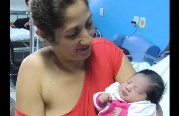 M&atilde;e e filha passam bem ap&oacute;s nascimento de beb&ecirc; em terminal de &ocirc;nibus (  Divulgação)