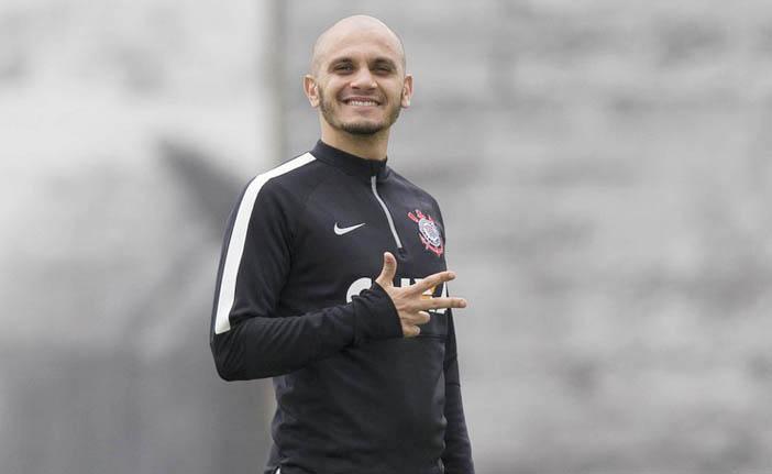 F&aacute;bio Santos chegou ao Corinthians em 2011 e virou dono da lateral esquerda ap&oacute;s a sa&iacute;da de Roberto Carlos (Daniel Augusto Jr/Agência Corinthians)