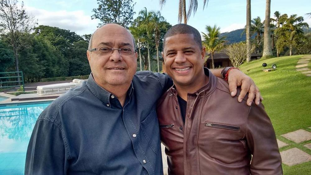 Luiz Cear&aacute; tem apresentado reportagens bem interessantes na &quot;Super Faixa&quot; da Rede TV!, todos os s&aacute;bados. Uma s&eacute;rie das mais comentadas, por onde j&aacute; passaram Ademir da Guia, Rom&aacute;rio, Rivellino, Zico e hoje ser&aacute; a vez de Marcelinho Carioca. Inclusive explicando que brigou com Vanderlei Luxemburgo por causa de mulher (Canal 1)