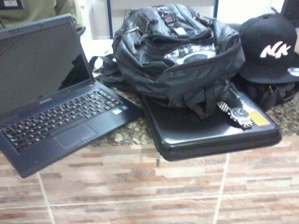 Os PMs encontraram com os jovens os objetos roubados (  Divulgação)