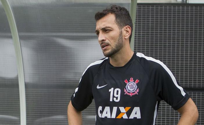 Edu Dracena treinou entre os reservas nesta quarta-feira (24) (Daniel Augusto Jr/Agência Corinthians)