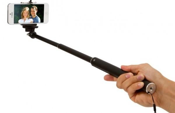 Sucesso absoluto neste Ver&atilde;o, o &quot;pau de selfie&quot; est&aacute; quase liberado para entrar nos avi&otilde;es ( Divulgação)