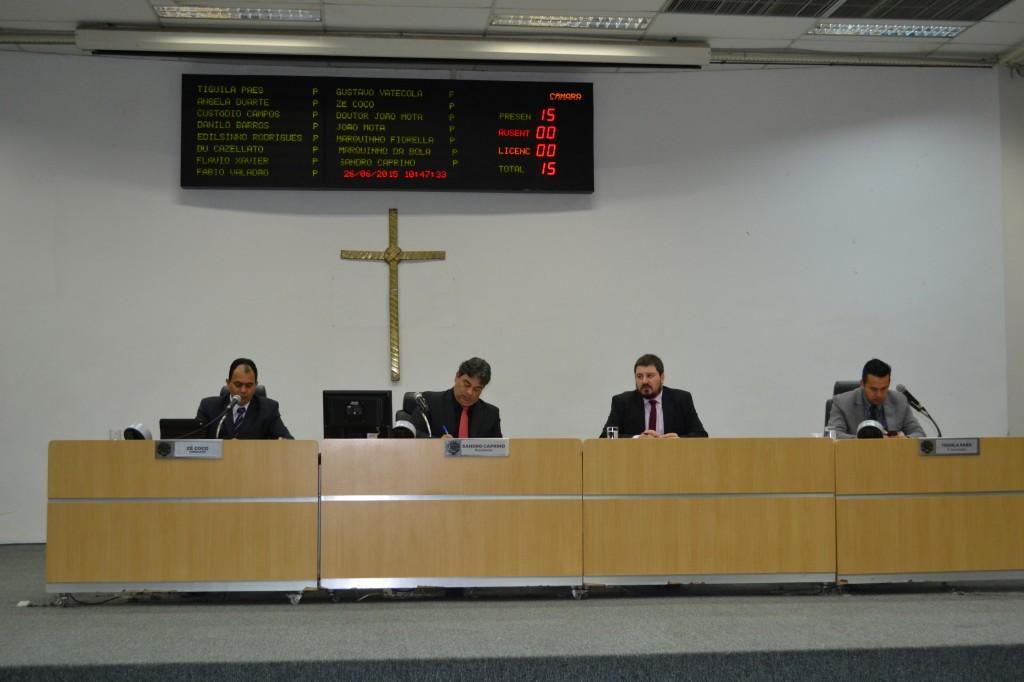 Vereadores de Paul&iacute;nia aprovaram por unanimidade na manh&atilde; de sexta-feira (26) o projeto de resolu&ccedil;&atilde;o que reajusta os sal&aacute;rios dos parlamentares para a legislatura de 2017 a 2020 (  Divulgação)