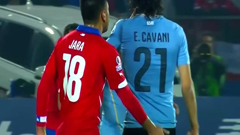 'M&atilde;o boba' durante levou Jara ser punido com suspens&atilde;o de tr&ecirc;s jogos (Captura de vídeo)