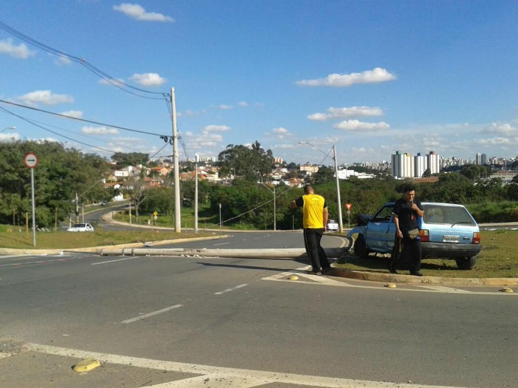 Motorista do carro que bateu no poste, Jo&atilde;o Savio Martins da Rocha, de 56 anos, disse que dormiu ao volante ( Janaína Ribeiro/ Especial a AAN )