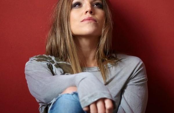 Depois de experimentar um sucesso estrondoso com o Rouge, Fantine Th&oacute; diz que ama o anonimato: &quot;Amo ser uma pessoa comum, normal&quot; (  Divulgação)